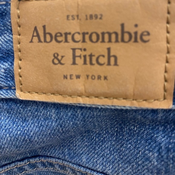 Abercrombie & Fitch Women’s Highrise Denim Jeans. Blue, Small. - Picture 2 of 3